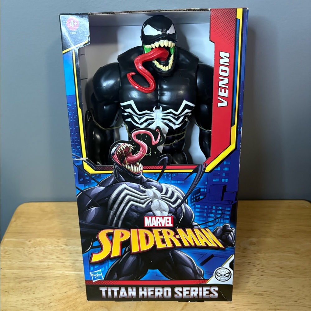 NEW IN BOX MARVEL AVENGERS SPIDER - MAN " VENOM " TITAN HERO SERIES
